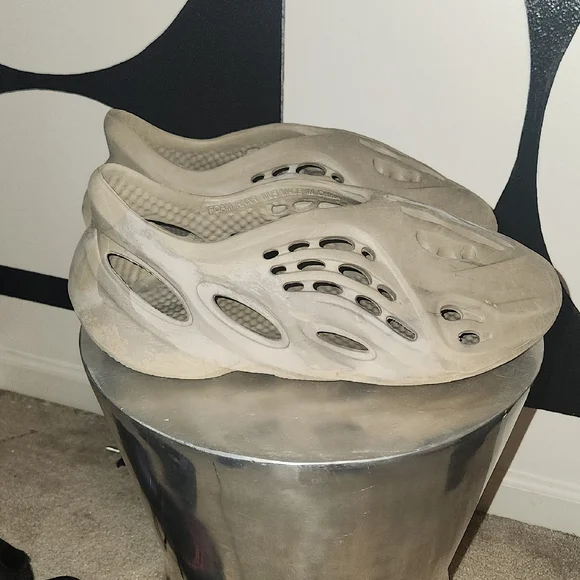 Adidas YZY Foam RNNR Stone Taupe Color - Picture 3 of 6